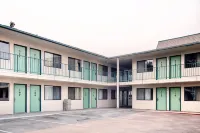 سيلفر إن وينيموكا Hotels near Safe Haven Wildlife Sanctuary