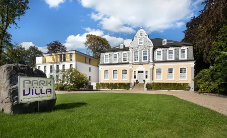 Park Villa Отели рядом с достопримечательностью «Тоеллетурм»