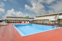 Alamo Inn & Suites - Kolam Renang