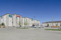 Quality Inn & Suites Hotels in Clairmont