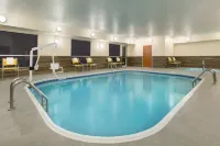 Fairfield Inn & Suites Bismarck South فنادق في بسمارك