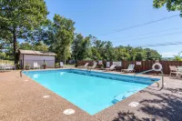 The Parkwood Inn & Suites