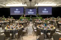 Hilton Norfolk The Main - فطور