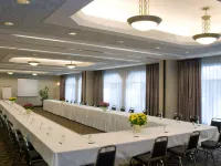 Cartier Place Suite Hotel Hotels near Lansdowne Park