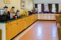 Econo Lodge - breakfast