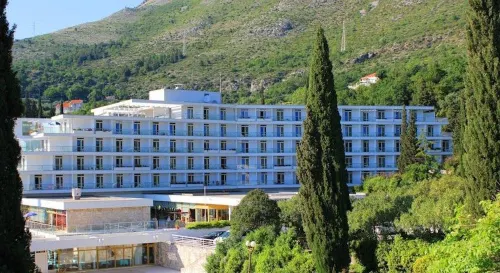 Maistra Select Astarea Hotel فنادق في Mlini