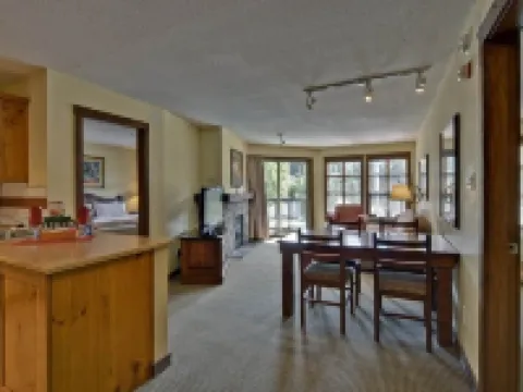 Blackcomb Springs Suites by Clique โรงแรมในวิสต์เลอร์