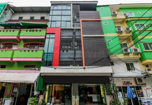 Nida Rooms Modern Luxury의 모던한 객실