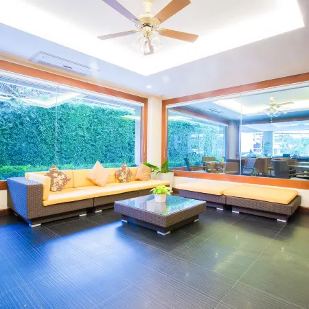 Romantic Khon Kaen Hotel Отели рядом с достопримечательностью «Туек Ком»
