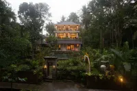 Puri Payogan Villa Hotels near Pengempu Waterfall
