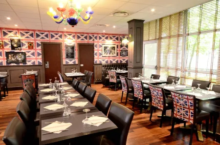 Greenhotels Roissy Parc des Expositions Отели рядом с достопримечательностью «Fresque "Abri bus 2"»