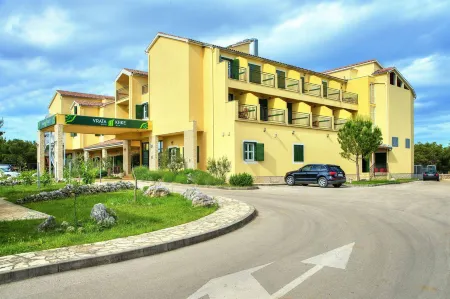 HOTEL VRATA KRKE Отели в г. Скрадин