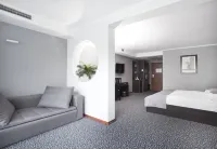 Artis Hotel & Spa Hoteles cerca de Polirat Sp. z o.o.