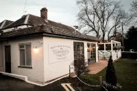 Fisherman's Haunt Hotel Hotels near Adventure Wonderland