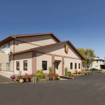 Super 8 by Wyndham Wall