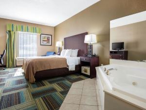 Quality Inn & Suites Arnold