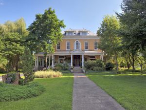 Beall Mansion An Elegant Bed & Breakfast Inn