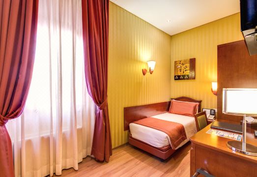 2. 아우구스타 루실..