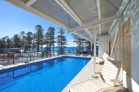Manly Paradise Motel & Apartments Hotels in Brookvale