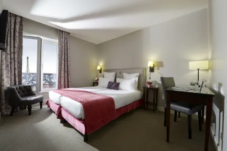 Hôtel le Relais Saint Charles Отели рядом с достопримечательностью «Эйфелева башня»