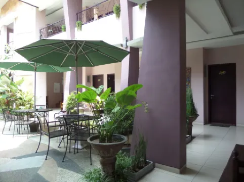 Dpavilion Guest House & Resto
