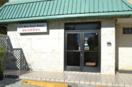 ウエスト プラザ ホテル デセケル