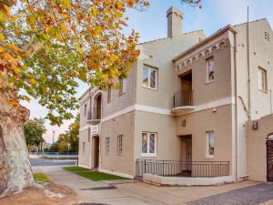 Globe Apartments