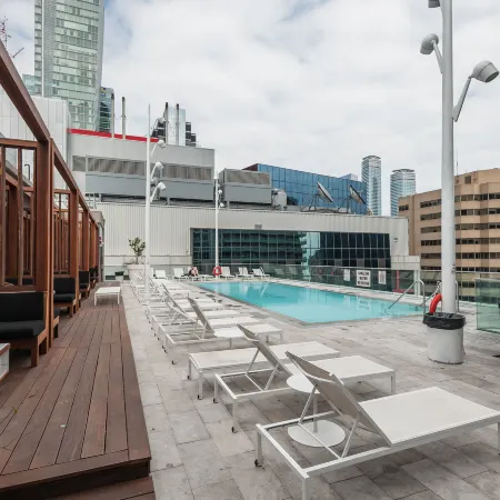 Metropolis Loft - CN Tower