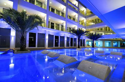 屋外プール アストリア カレントの写真