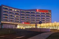 Ramada Plaza by Wyndham Craiova Hotels in Ghercești