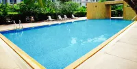 J Park Hotel - Rooftop Pools