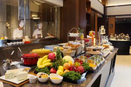 Hyatt Regency Naha, Okinawa Отели рядом с достопримечательностью «Okinawa Cellular Stadium Naha»