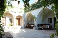 لوكال كايف هاوس هوتل