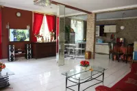 Villa Kota Bunga Sakura Hotels in Pacet