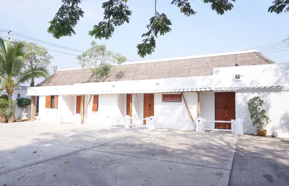 烏泰他尼陽光之家酒店