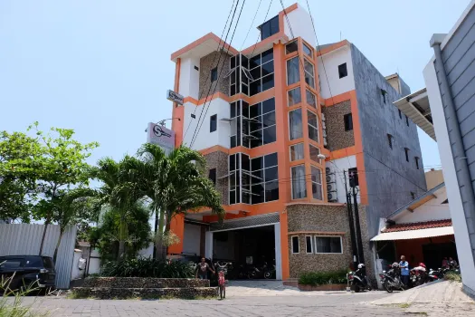 Super OYO 1251 Residence 8 Hoteles cerca de Ciputra Mall Semarang