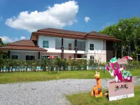 Pool House Lanska Hotels in Ron Phibun District