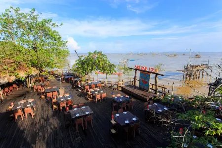 Sripakpra Boutique Resort Phatthalung Отели рядом с достопримечательностью «Wat Pradu Riang School»