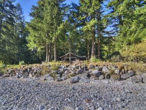 Wild Sky Escape - One Bedroom Cabin with Hot Tub