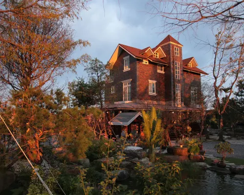 North Zart Hotels near Spring Onion Museum