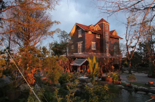 North Zart Hotels near Spring Onion Local Museum