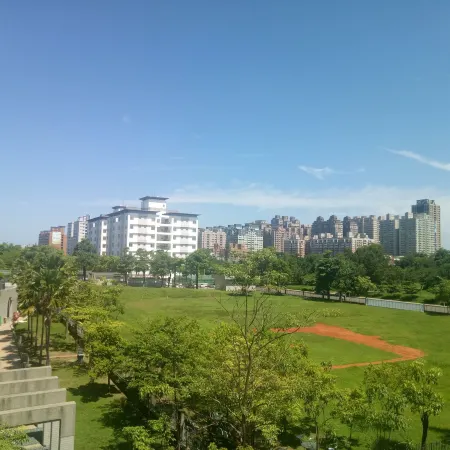Tainan Here Hostel Anping Отели рядом с достопримечательностью «Форт Аньпин»