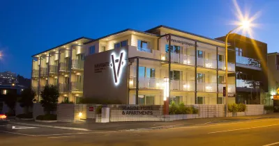 Navigate Seaside Hotel & Apartments Hotel dekat Pania of the Reef Statue