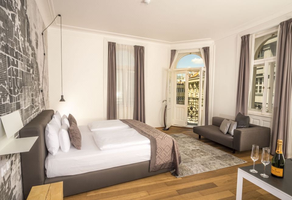 2. 호텔 골든 크라..