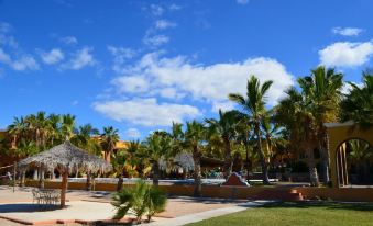 Grand Plaza la Paz Hotel & Suites