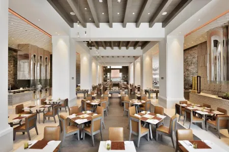 JW Marriott Mumbai Sahar Airport Отели рядом со станцией Lokmanya Tilak Terminus