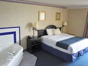 Travelodge by Wyndham Milwaukee