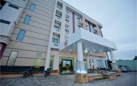 Derawan Indah Hotel Отели рядом с достопримечательностью «Парагола Батумианг»