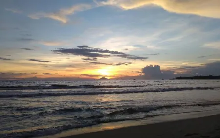 Kondominium Pantai Carita Selatan