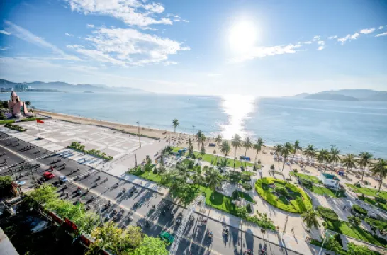 Hotel Novotel Nha Trang Отели рядом с достопримечательностью «Пляж Нха Транг»